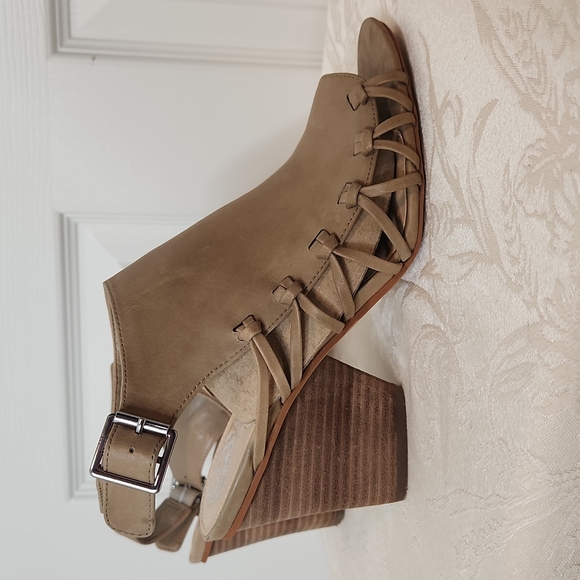 Vince Camuto Shoes - Vince Camuto Ankara leather heel sandal 3" size 10